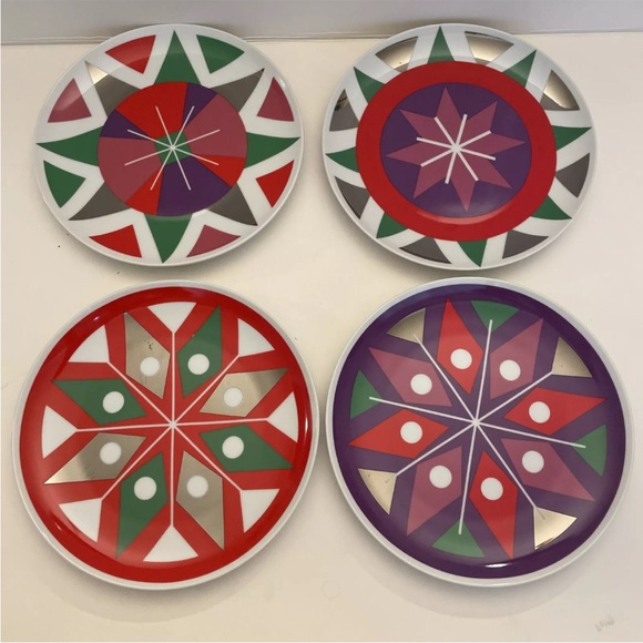 NEIMAN MARCUS Holiday Christmas Plates Set of 4- 9" Please Read - Picture 11 of 11